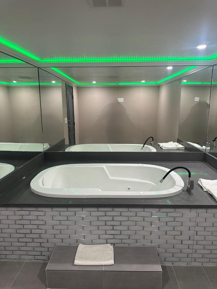 King Suite with Spa Bath